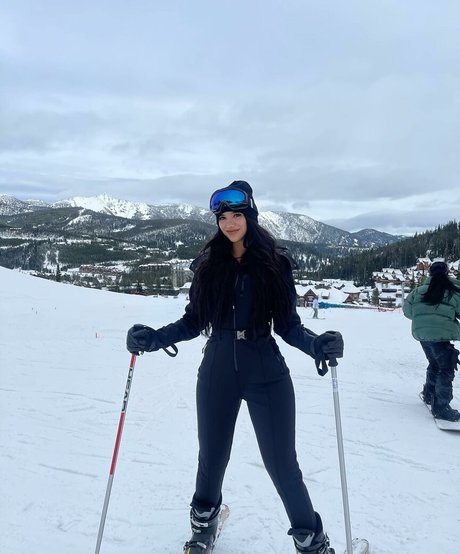 asian cheerleader onlyfans beautiful photos