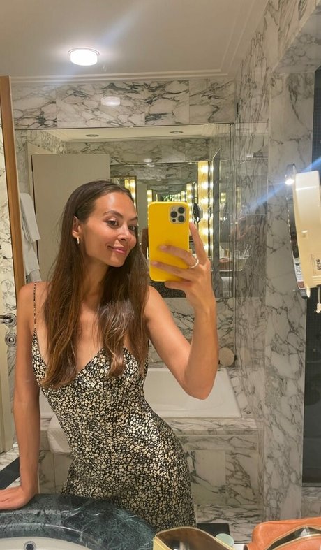 Emily Oberg erotic actress photo