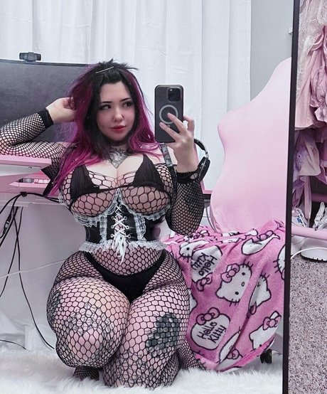 Venomous dolly star perfect pic