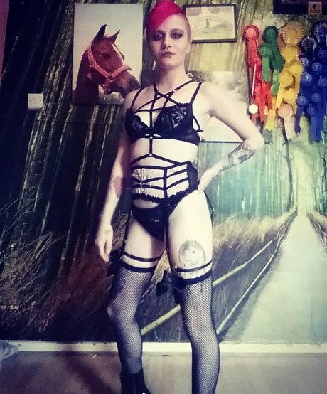 dinkytoy model naked pictures