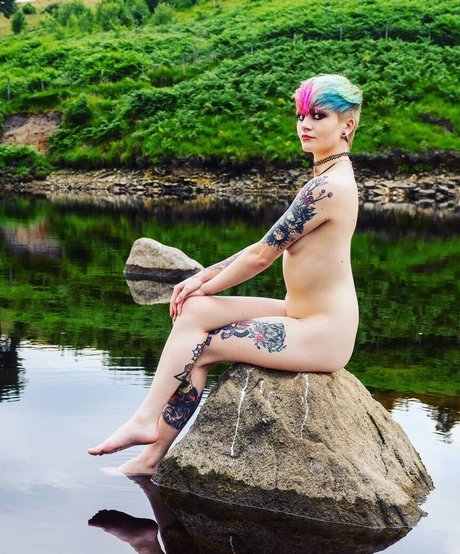 dinkytoy naked actress photos