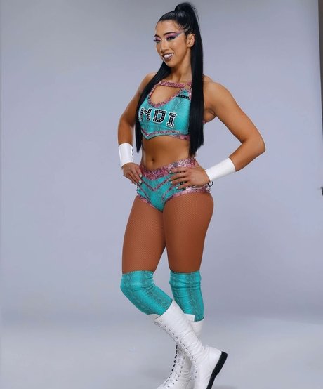 Indi Hartwell model beautiful img