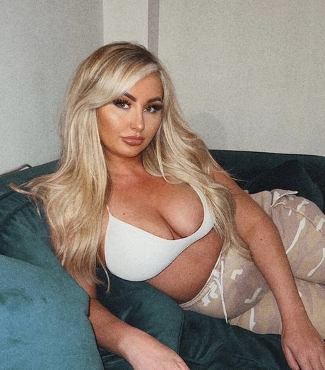 Bethjadeamberx naked pornstar gallery