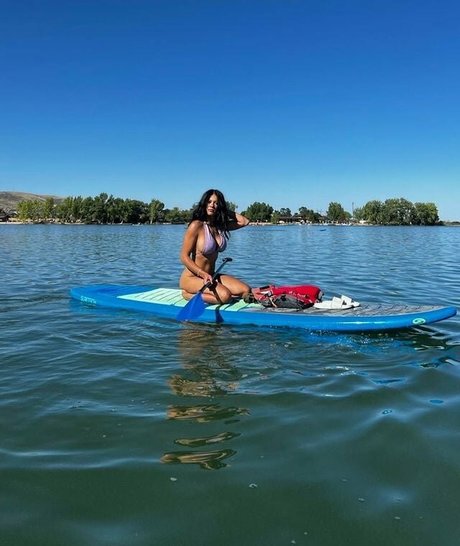 Jordygroesch hot actress image