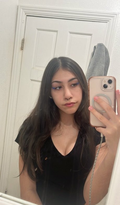 Alldaypariss nude model photo