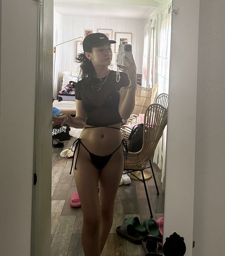 Minnie Mills perfect model pics