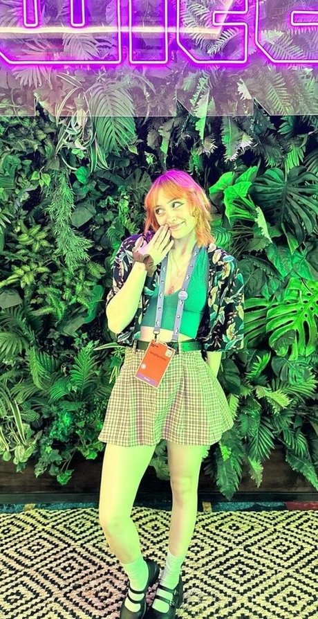 Soupforeloise pornstar art archive