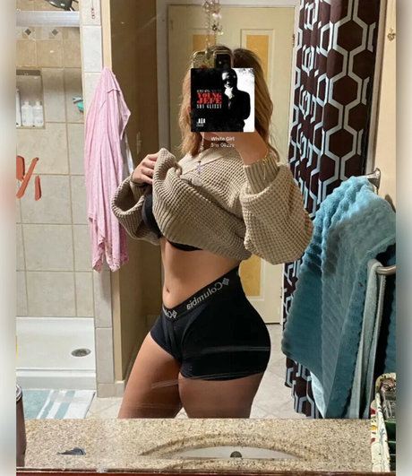 luvedbyhannah sexy star img