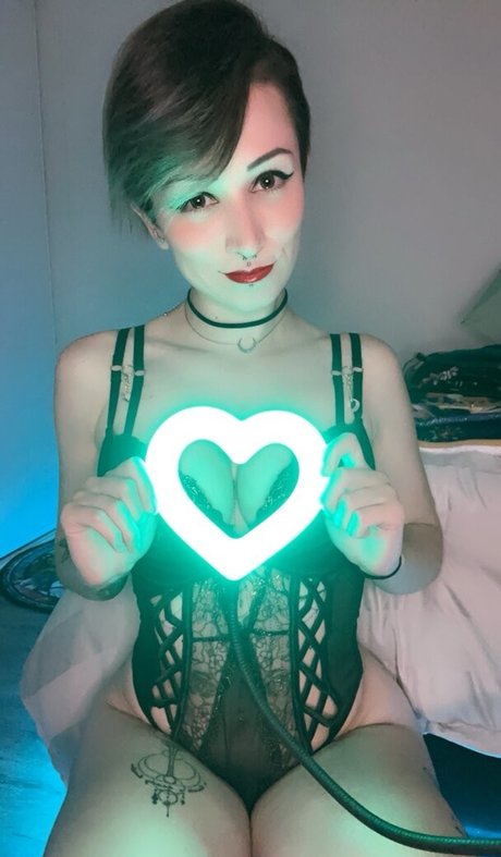 Littlesin16 xxx model image