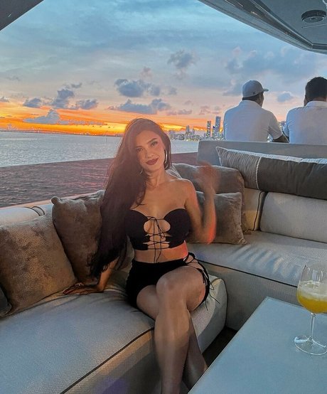 Ece Ozbdk model sexy img