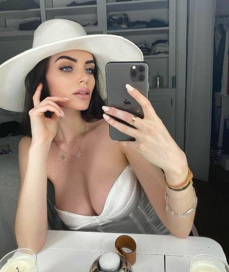 Eden Grudler star naked photos