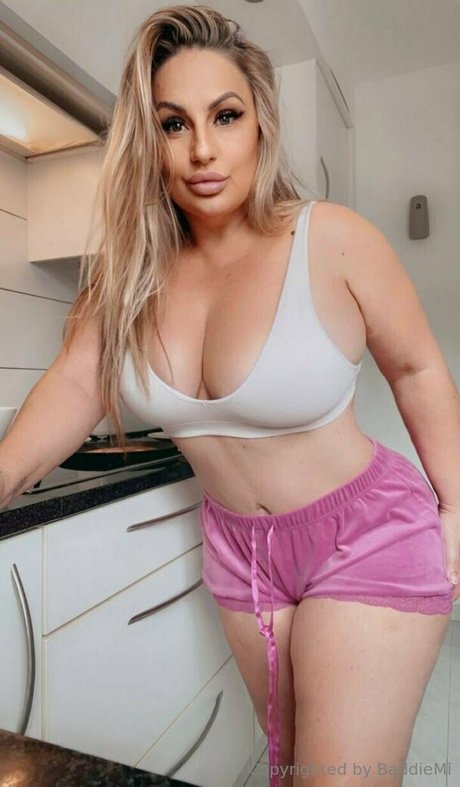 baddiemi best model picture