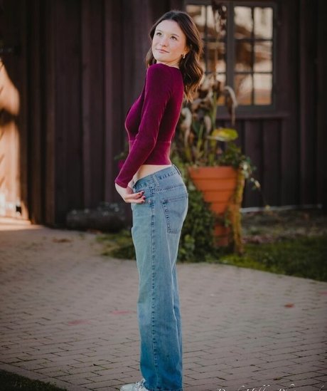 Lillie Goldman star sexy img