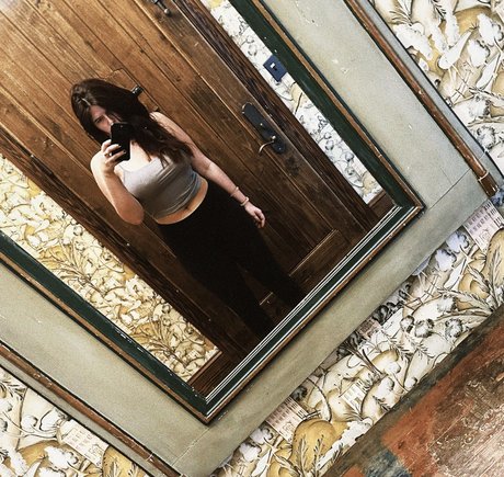 Erica Lindbeck sexy star pictures