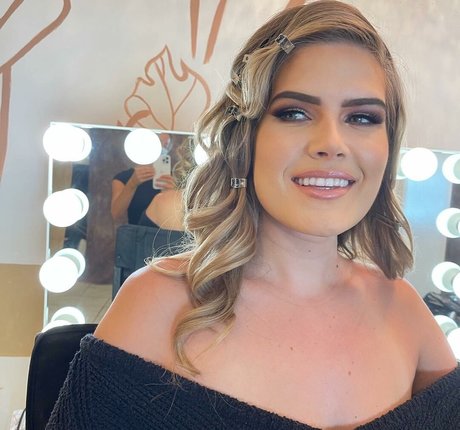 Erica Lindbeck model nice galleries