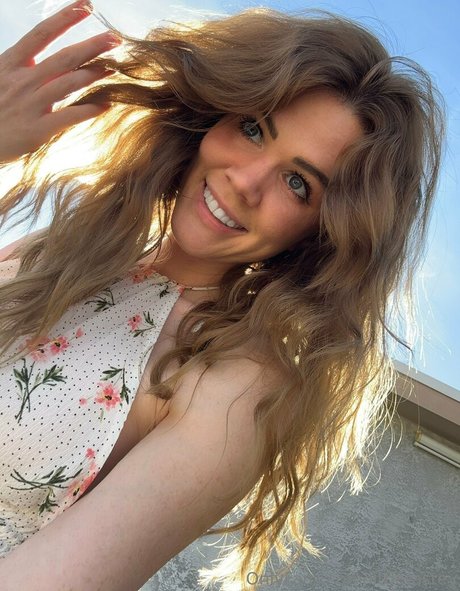 Swjaylen nude model galleries