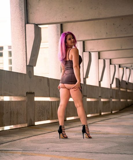 shirley curly_ model nice pictures