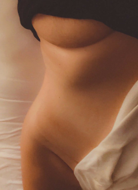 Boobsradley pretty model image