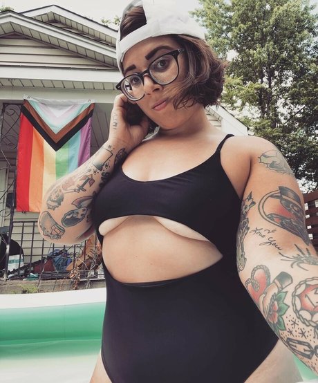 Stepstool Sarah star exclusive picture