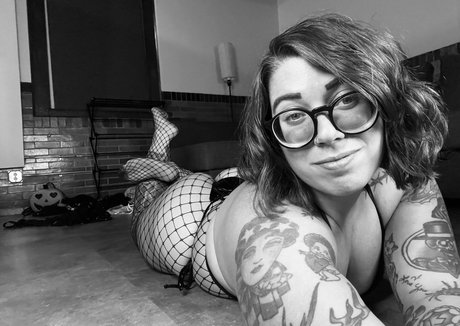 Stepstool Sarah porn model picture