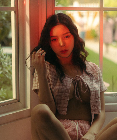 Nardear Montgod star sexy image