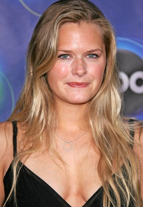 Maggie Lawson model nice image