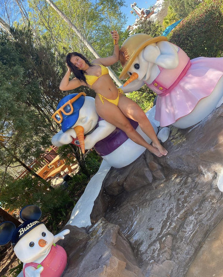 Chelsea Karpel beautiful model pics