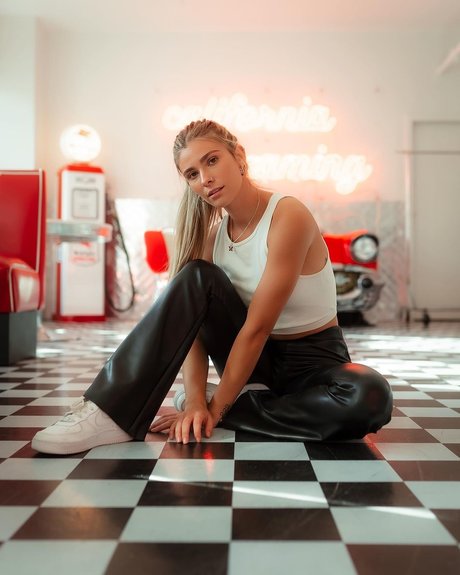 blonde cougar onlyfans sexy xxx images