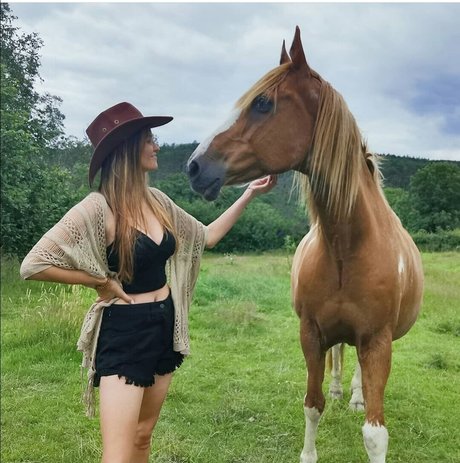 Ewenae star best photo