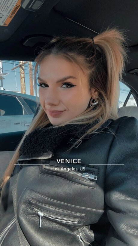 Bailey Rose model free photo