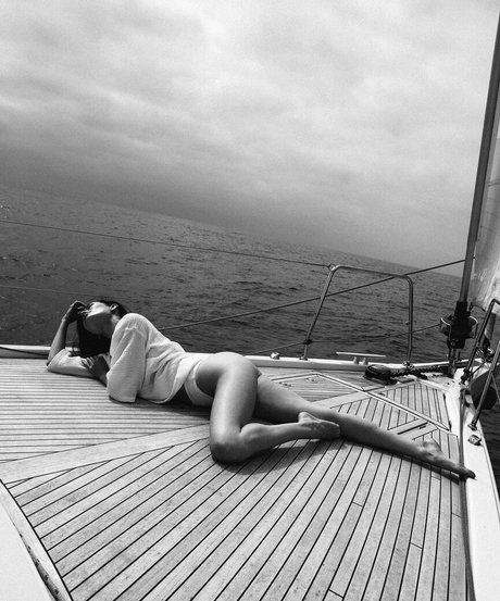 Chandler Bailey model erotic gallery