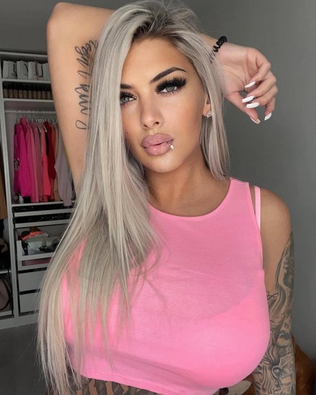 Deminecka_ pornstar high quality pic