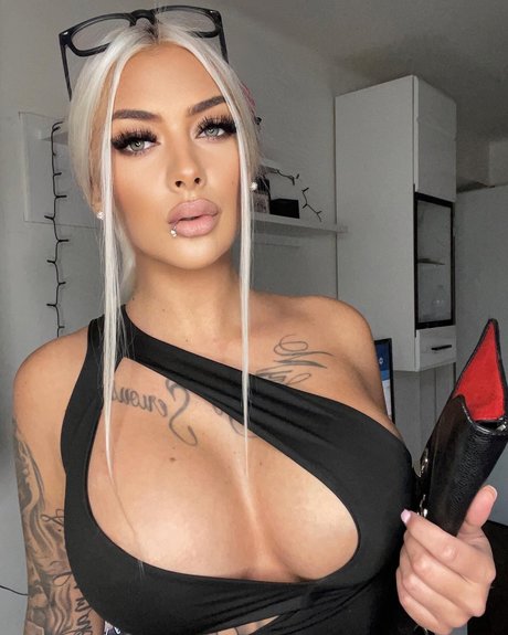 Deminecka_ star top pics