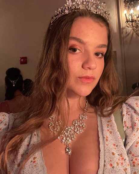 Mayaisfiya pornstar sexy pics