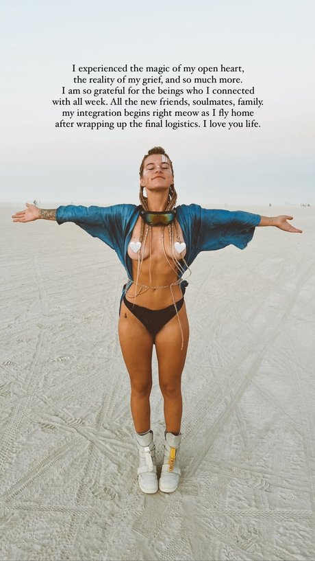 Rachel Bell model art img