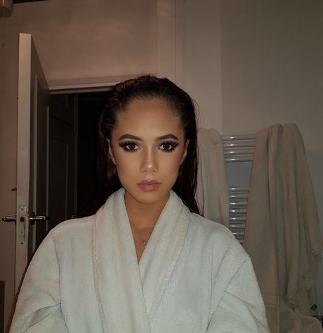 Saoirse Alicia Behzadi_ star picture