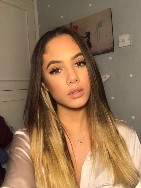 Saoirse Alicia Behzadi_ erotic pornstar img