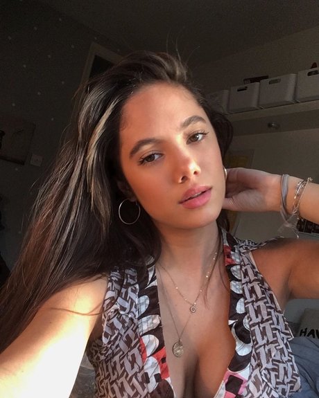 Saoirse Alicia Behzadi_ star pornographic pics