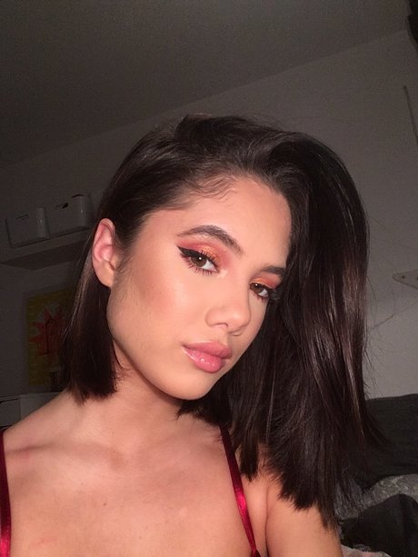 Saoirse Alicia Behzadi_ nice actress picture