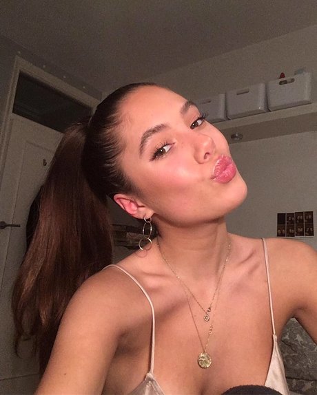 Saoirse Alicia Behzadi_ star best photo