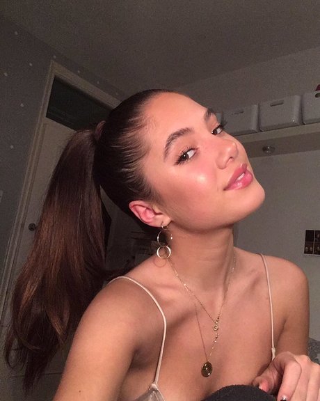 Saoirse Alicia Behzadi_ model nude pic