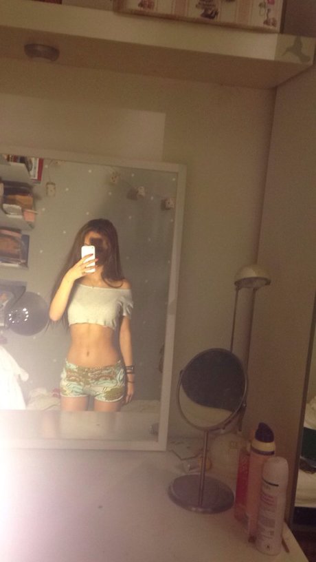 Saoirse Alicia Behzadi_ star beautiful image