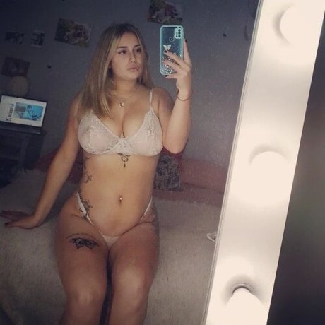 Karen Mulys_ hot actress images