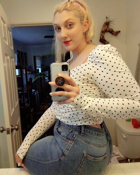 Mel Capperino Garcia star free pictures