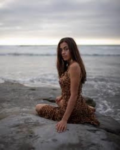 Nicole Brennan model pic