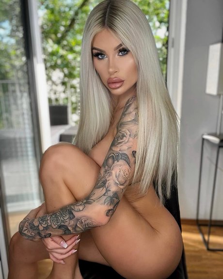 Princess Leonie Alwine model art image