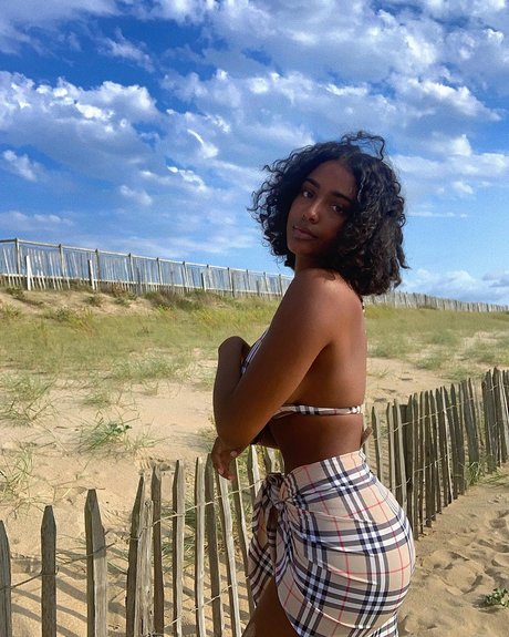 Rionma naked pornstar photo