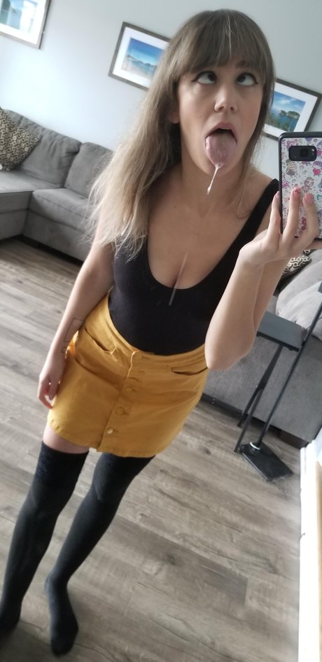 Yanderekamii model sexy pics