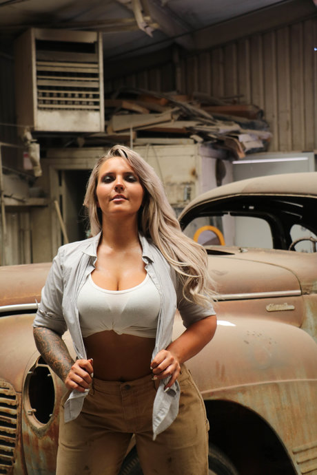 Chloe Yonker nude actress pictures