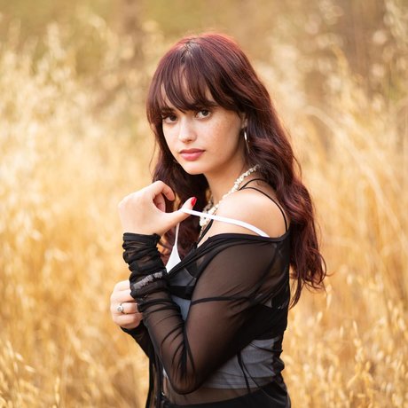 Linoy Tavore erotic star photo